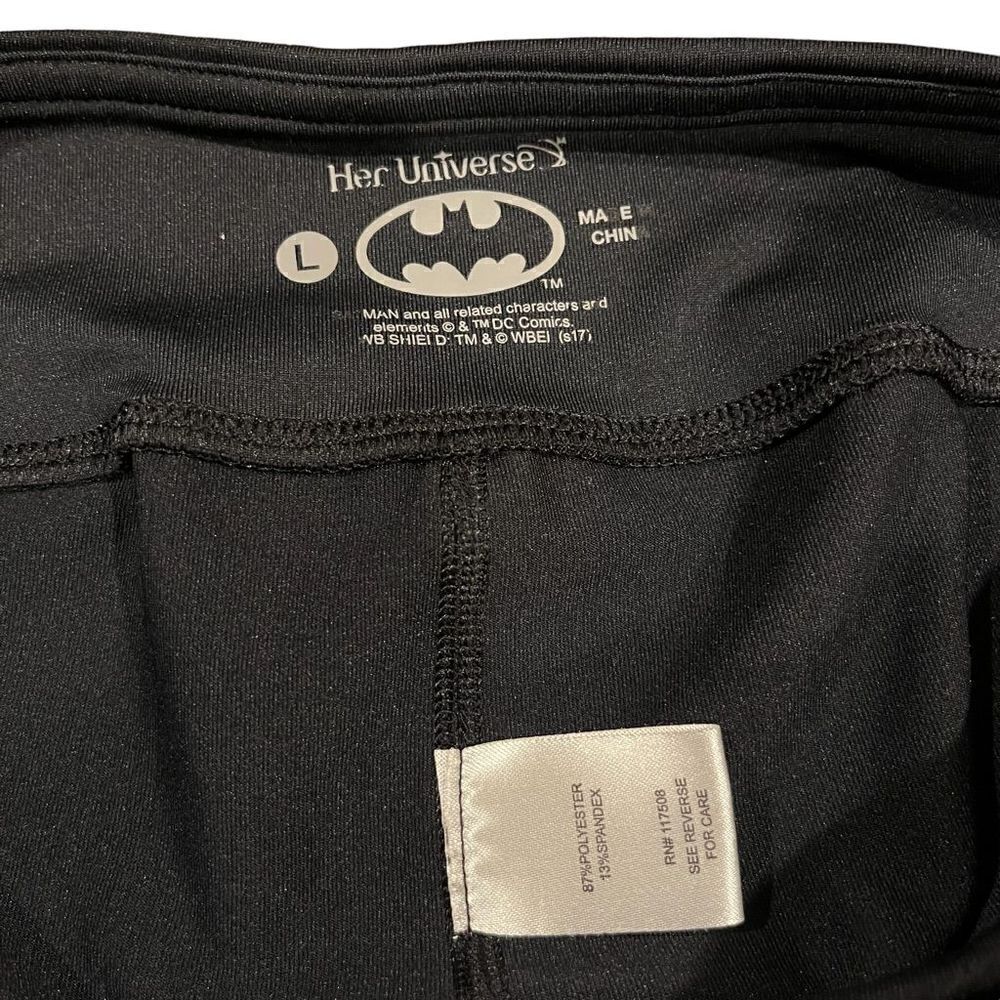 Her Universe DC Comics Batman Capri Workout Yoga Leggings Junior’s Large - Picture 4 of 4